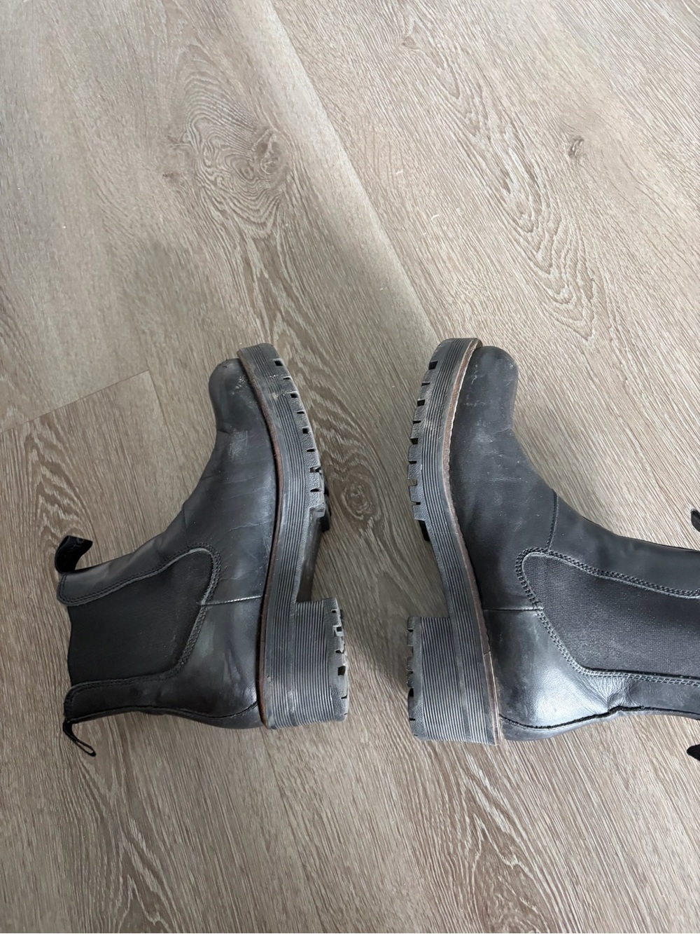 Ten points genuine Black Leather Chelsea Boots - Rugged Lug Sole - Picture 4 of 8